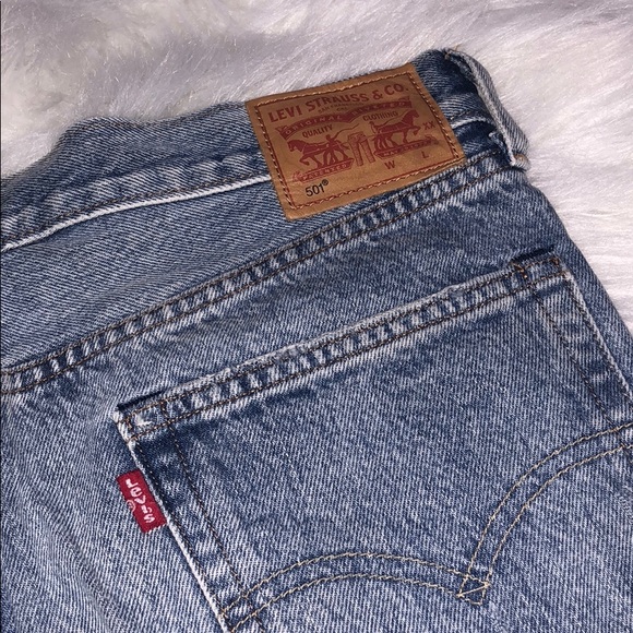 Palm Tree Levi’s Jean Shorts - Picture 3 of 6